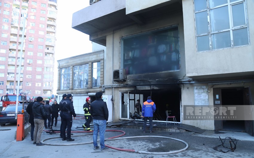 Пожар в многоэтажном жилом здании в Баку потушен