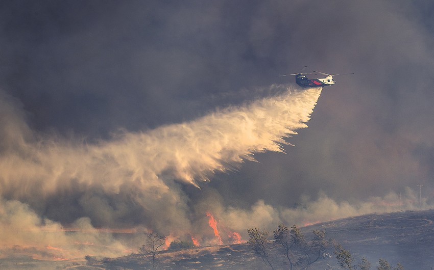 ВС Турции тушат лесной пожар в Измире