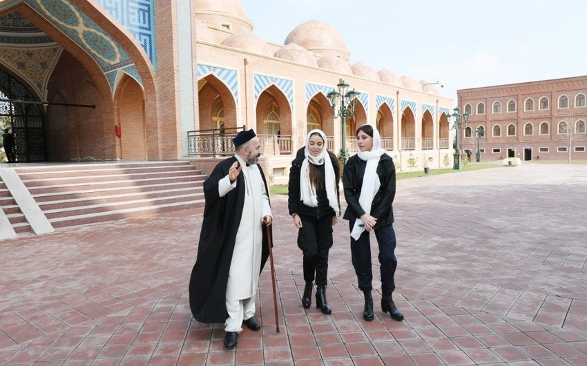 Мехрибан Алиева посетила в Гяндже религиозный комплекс Имамзаде