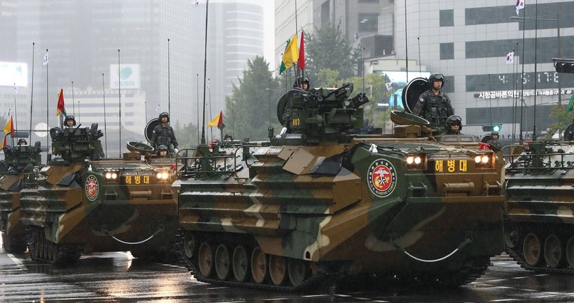 Cənubi Koreyada son 10 ildə ilk dəfə hərbi parad keçirilib