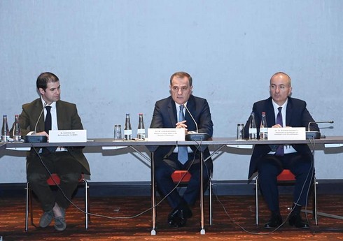 Джейхун Байрамов принял участие в круглом столе во время визита в Словакию 