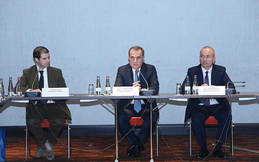 Azerbaijani FM Bayramov attends round table as part of his Slovakia visit