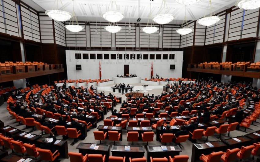 Turkish parliament convenes to vote on lifting MPs' immunity