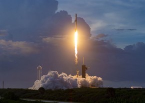 SpaceX to launch third group of Internet satellites in a month