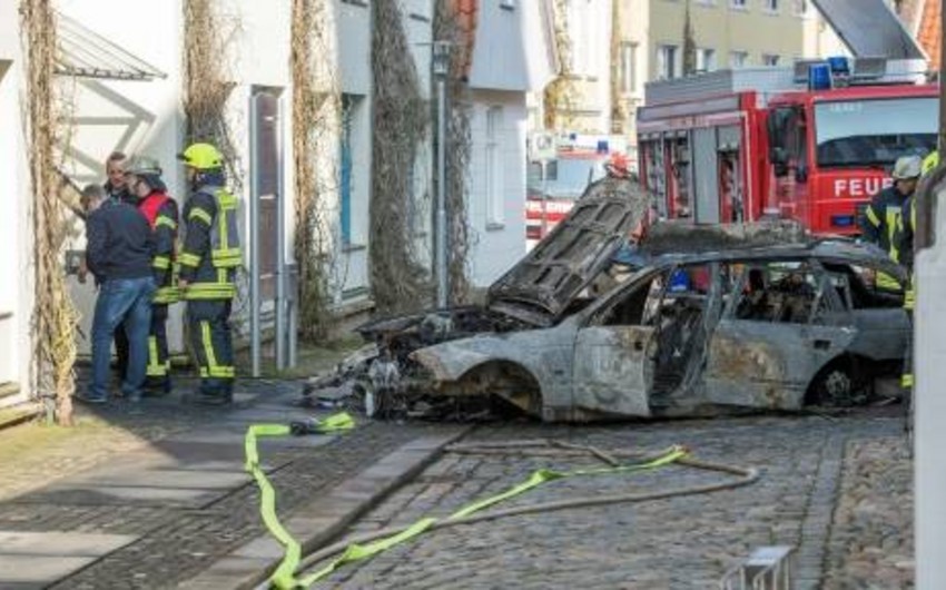 В Германии мужчина на автомобиле протаранил ратушу