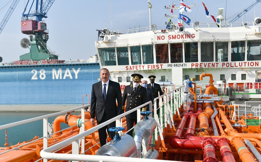 Президент принял участие в церемонии сдачи в эксплуатацию нефтеналивного танкера Кяльбаджар