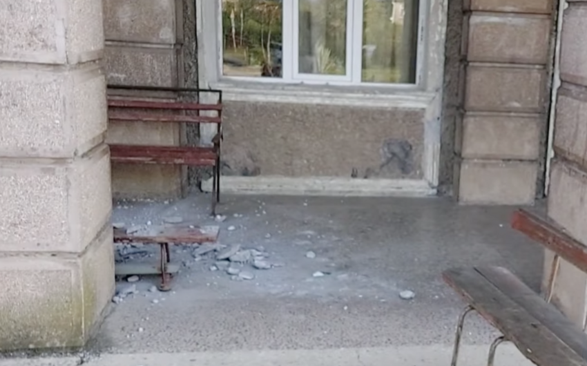 На западе Грузии потолок школы обрушился во время урока, есть пострадавшие
