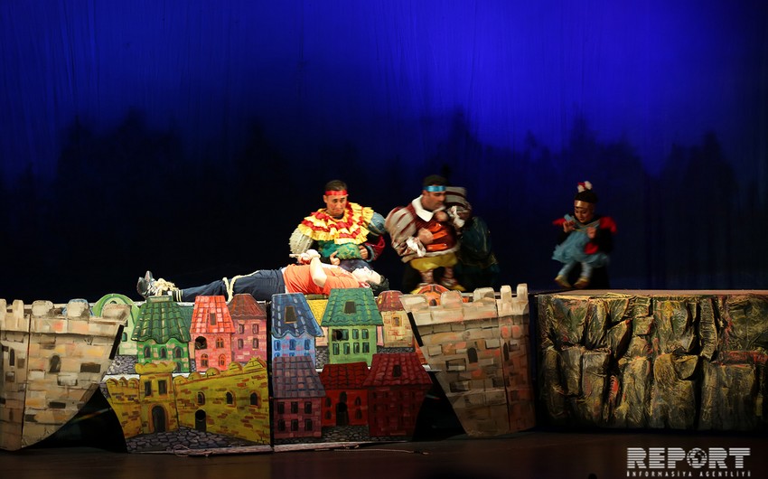 Gənc Tamaşaçılar Teatrında Quliver cırtdanlar ölkəsində tamaşasının premyerası keçirilib