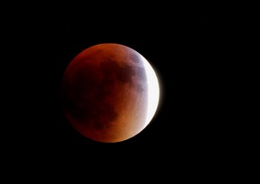 Australian airline offering its passengers to view full lunar eclipse