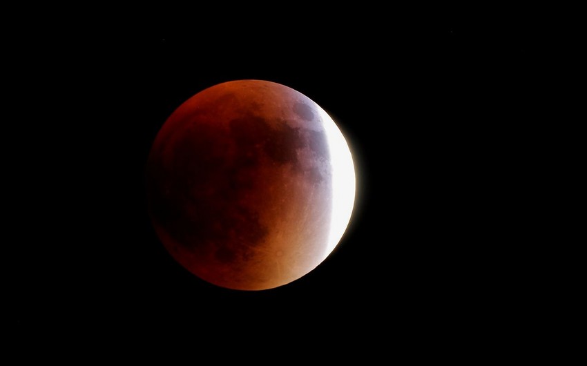 Australian airline offering its passengers to view full lunar eclipse