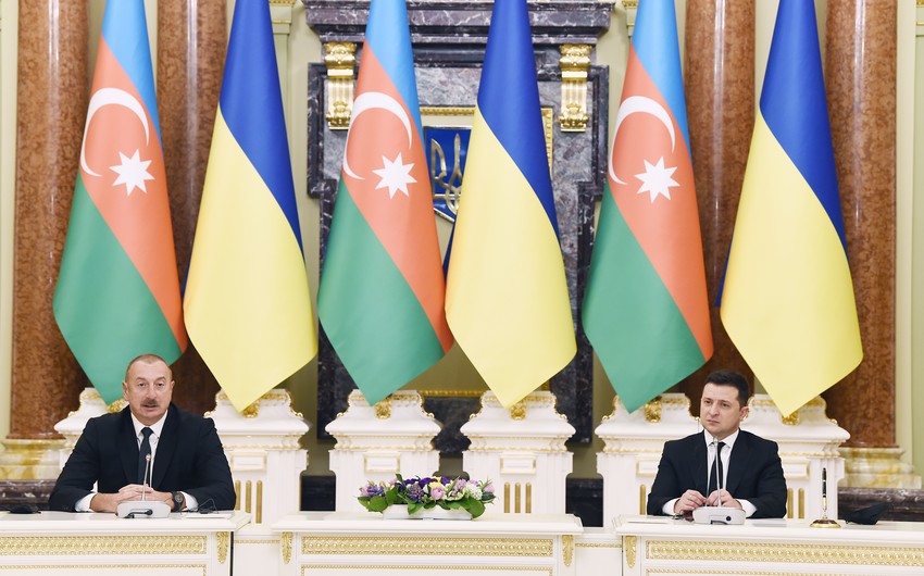 Azerbaijani and Ukrainian presidents make press statements 