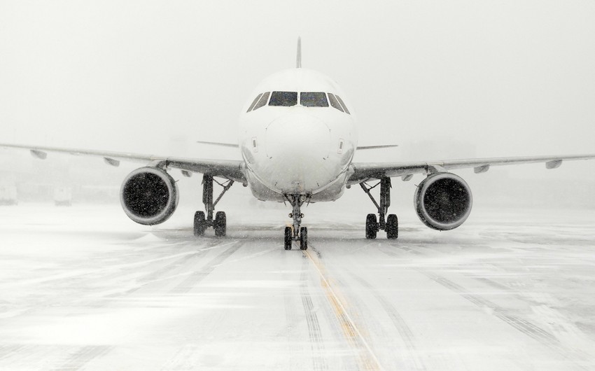 Из-за снежного шторма в США отменены около двух тысяч авиарейсов