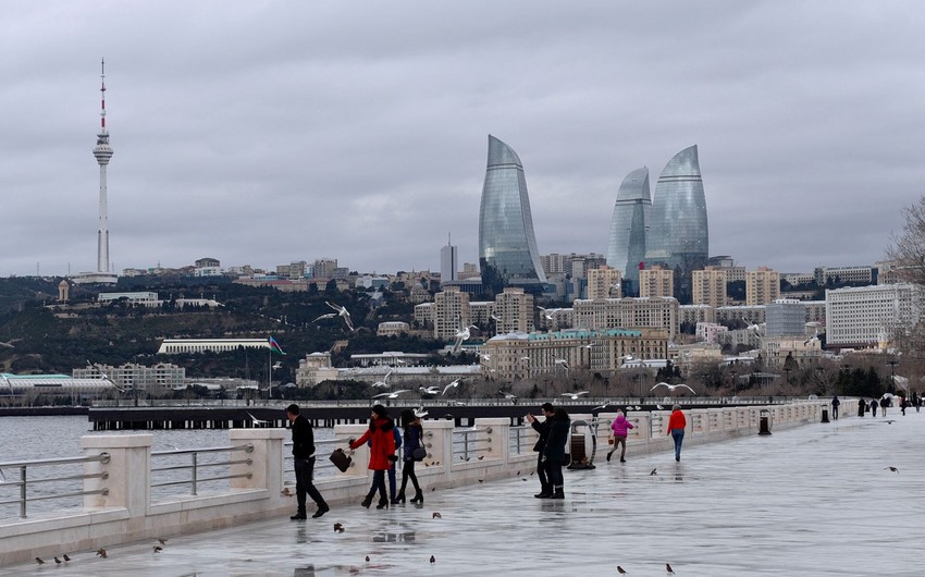 Bakıda sıfır dərəcəyə yaxın şaxta olub, qar yağır - FAKTİKİ HAVA