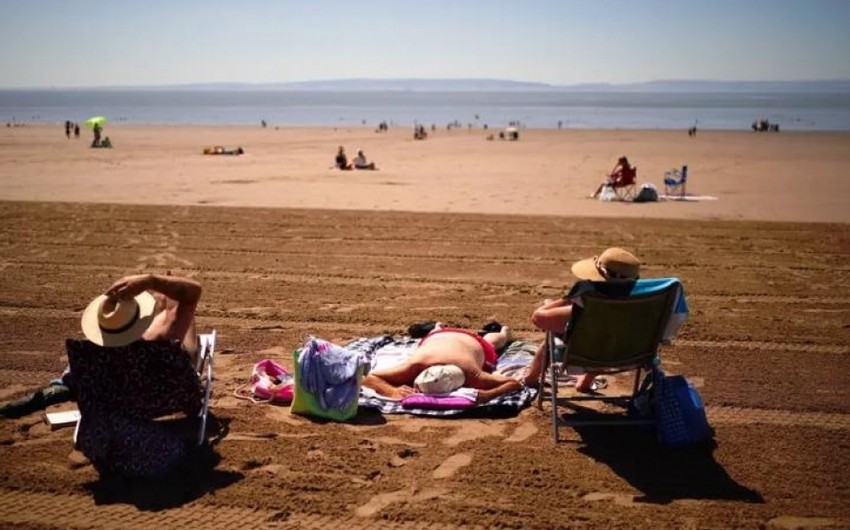 UK issues first extreme heat warning 