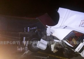 В Гаджигабуле перевернулся грузовик, есть пострадавший