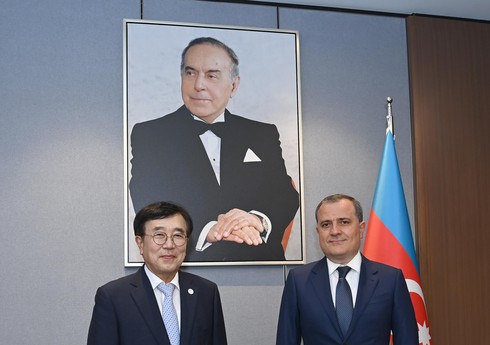 Глава МИД Азербайджана встретился со спецпредставителем президента Кореи