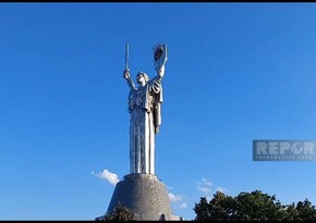 Демонтаж в Киеве герба СССР на самом высоком монументе Европы - Фоторепортаж