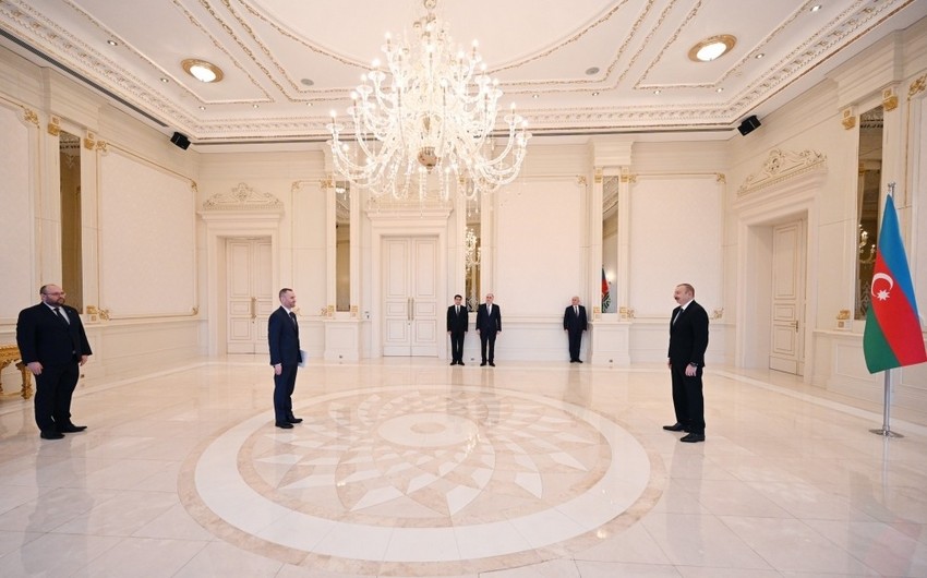 Президент Азербайджана принял верительные грамоты новоназначенного посла Польши
