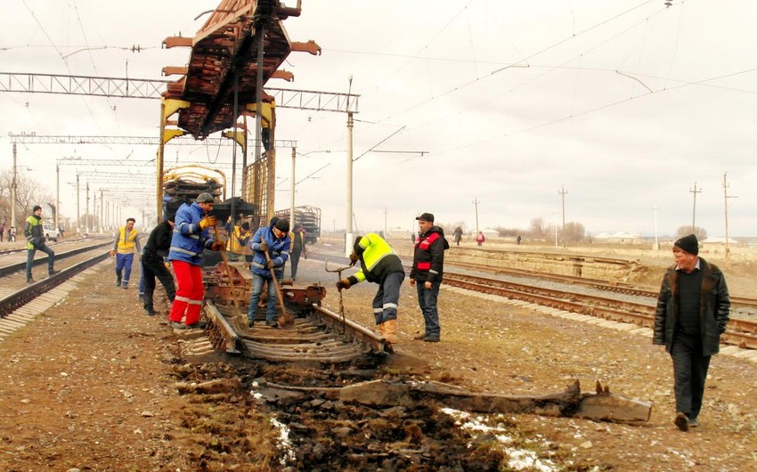 Проводится капитальный ремонт очередного участка железной дороги Баку-Беюк Кесик