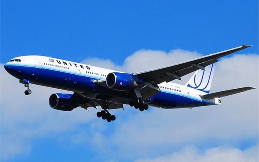 ​Самолет United Airlines совершил аварийную посадку из-за возгорания на борту