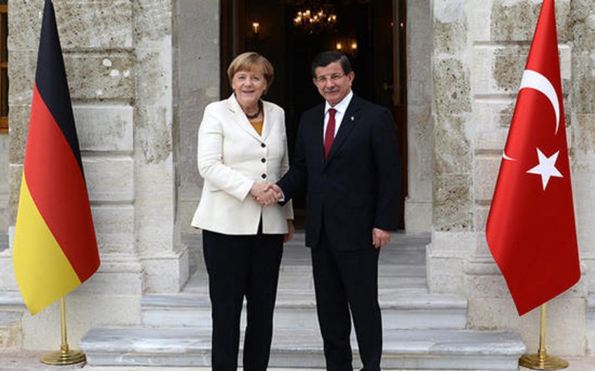 Merkel discusses refugee crisis, Turkish-EU relations