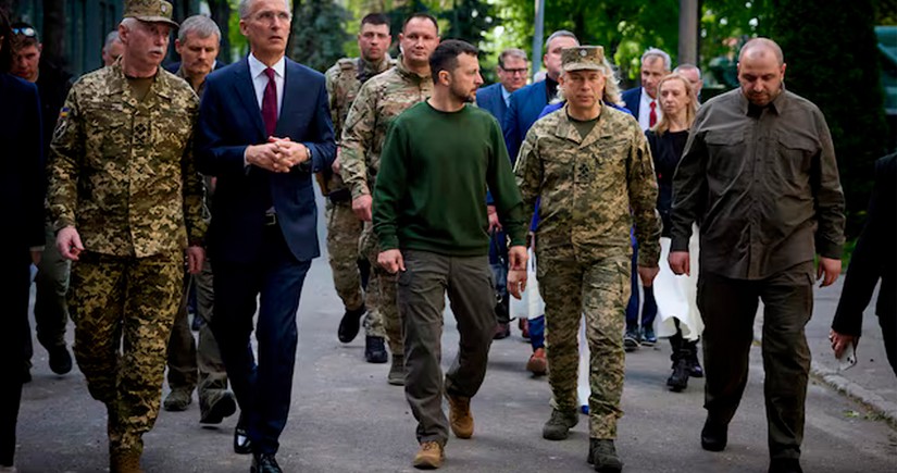 Столтенберг: Доверие Украины к партнерам по НАТО подорвано перебоями с поставками оружия