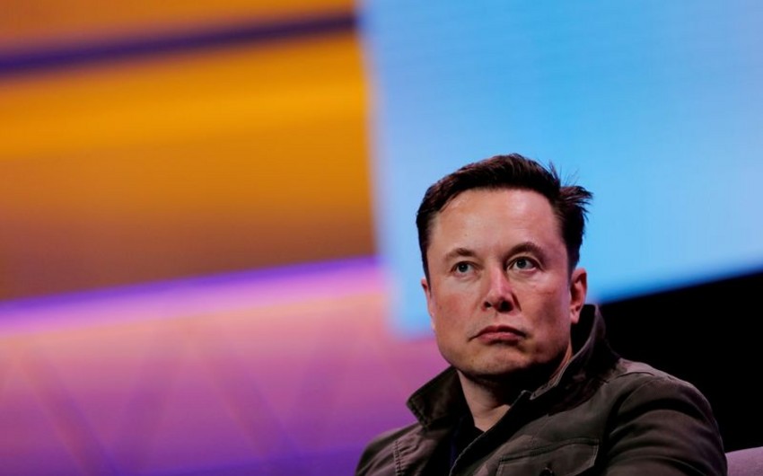 Elon Musk again sells Tesla shares