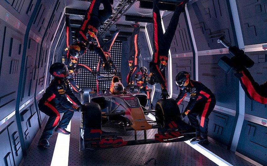 “Red Bull” komandası çəkisizlik şəraitində pit-stop gerçəkləşdirib - VİDEO