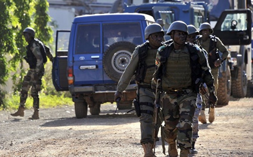При взрыве в Мали погибли семь солдат и один мирный житель