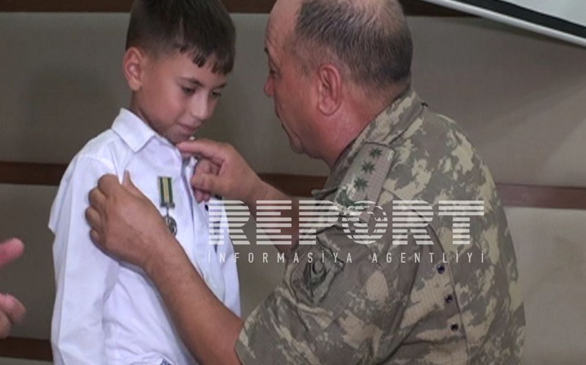 Medal of the martyr lieutenant handed to his son - PHOTOS