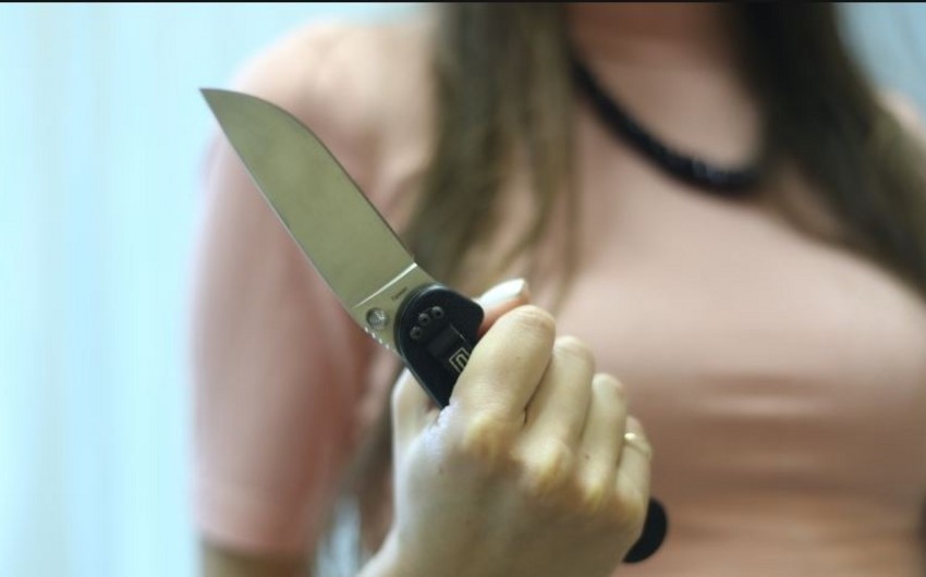 В Хырдалане желающая стать певицей женщина ранила мужа ножом