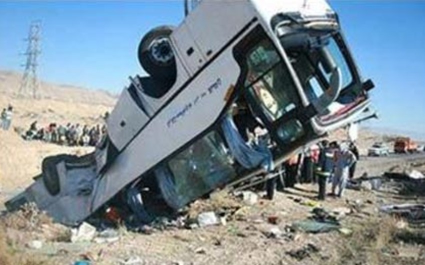 İrandan Kərbəlaya zəvvar aparan avtobus aşıb, 20 nəfər ölüb