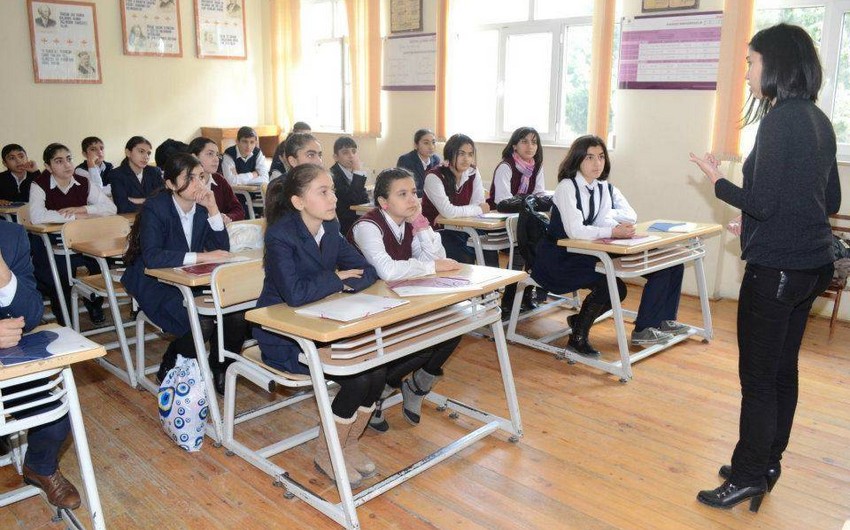 Сегодня в азербайджанских школах последний день осенних каникул