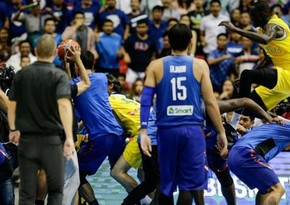 Mass brawl between basketball teams at World Cup qualifier - VIDEO