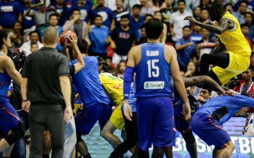 Mass brawl between basketball teams at World Cup qualifier - VIDEO
