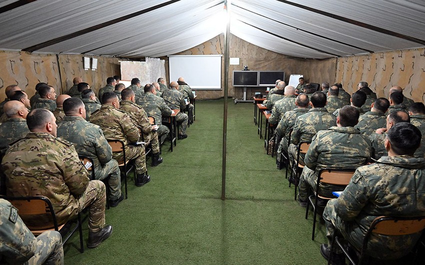 Müdafiə Nazirliyinin rəhbərliyi Quru Qoşunlarının komanda-qərargah təlimini izləyib