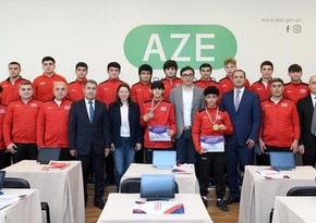 Министр спорта Азербайджана встретился с медалистами чемпионата Европы по боксу
