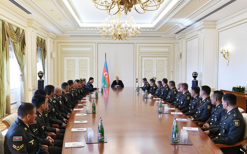 Президент Ильхам Алиев встретился с группой военнослужащих в связи с годовщиной апрельских побед армии Азербайджана