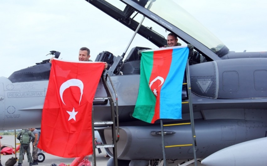 Турецкие боевые самолеты прибыли в Азербайджан