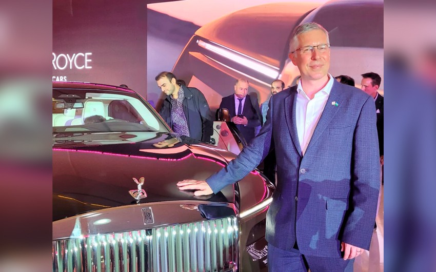 Посол: Рады поделиться с Азербайджаном образцом самого лучшего британского электромобиля