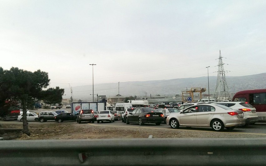 Heavy traffic observed on Baku-Sumgayit highway