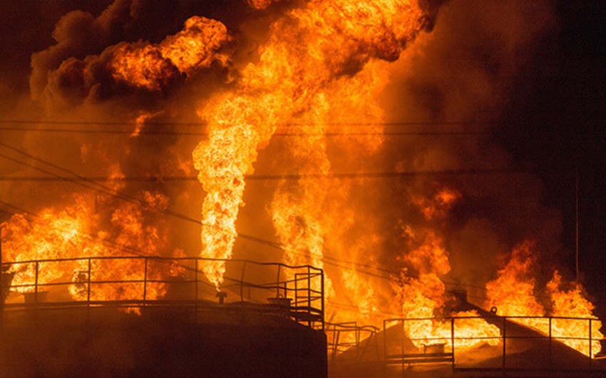 ​На нефтяном котловане в Казахстане начался пожар