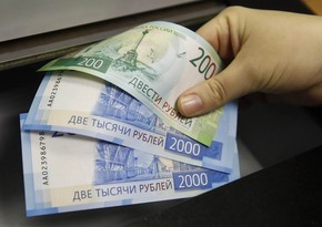 Российский рубль обрушился на 40%