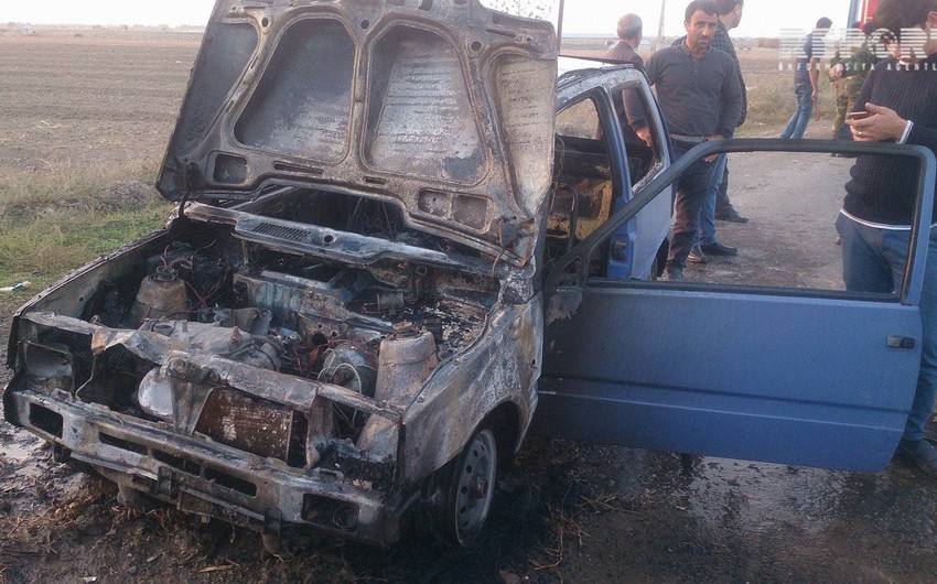 В Агджабеди сгорел автомобиль инвалида Карабахской войны - ФОТО