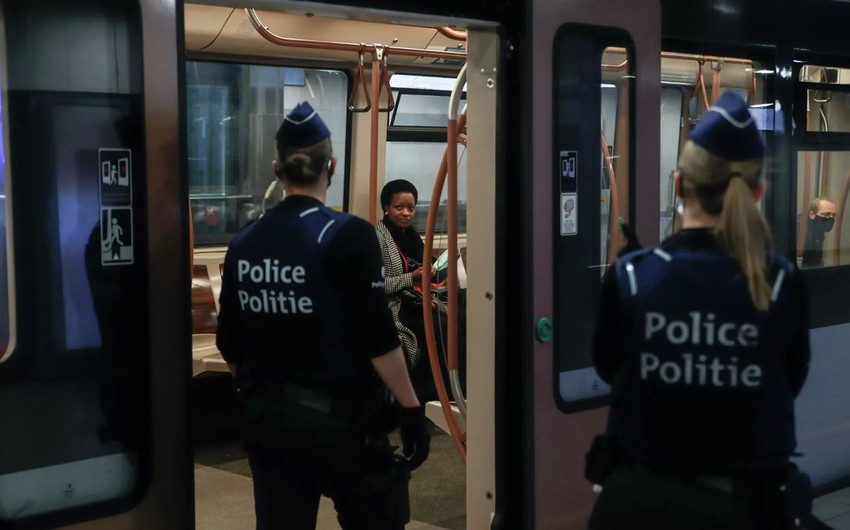В Брюсселе мужчина с ножом напал на пассажиров в метро