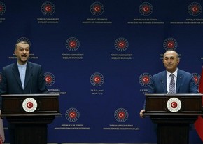 Turkish, Iranian FMs talk over phone