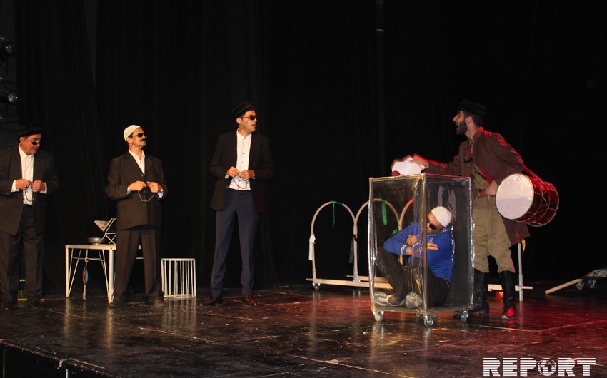 Gəncə Dövlət Dram Teatrı Tbilisidə “Dəli yığıncağı” tamaşası ilə çıxış edib - FOTO