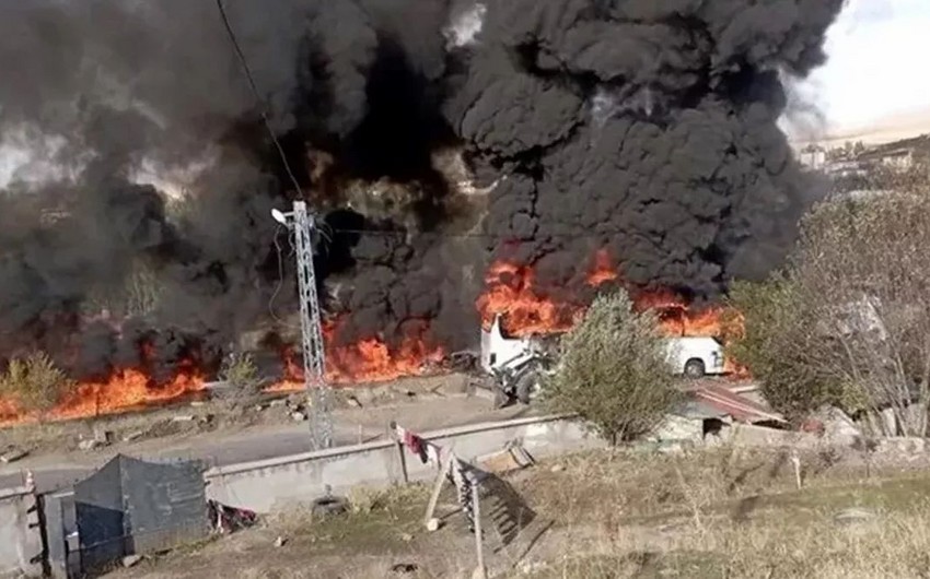 Türkiyədə daha bir ağır yol qəzası: 2 nəfər ölüb, 11 nəfər yaralanıb