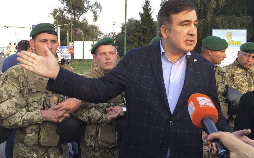 Saakaşvili tərəfdarlarının köməkliyi ilə polisin barrikadasını yararaq Ukrayna ərazisinə keçib