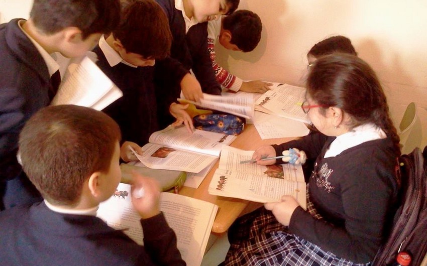 Минобразования Азербайджана прокомментировало информацию о тяжелых школьных ранцах